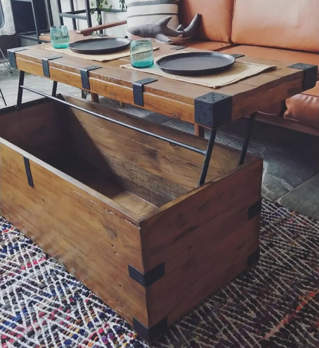 Mesa de baúl antiguo [desde $12,600 MXN]